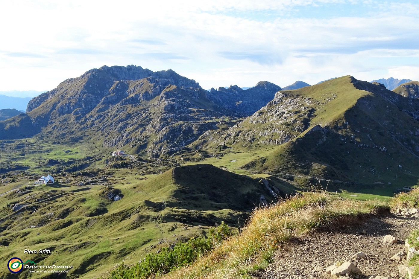 72 Vista verso lo Zuccone Campelli e Cima di Piazzo.JPG